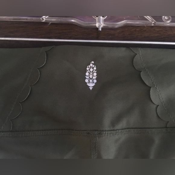 Large-Free People Movement High Rise 7/8 Genesis Secret Moss Green Leggings - Picture 11 of 17